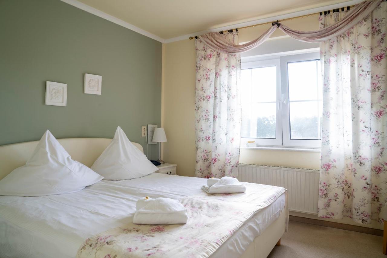 Hotel Am Wald B&B มิเคนดอร์ฟ ภายนอก รูปภาพ