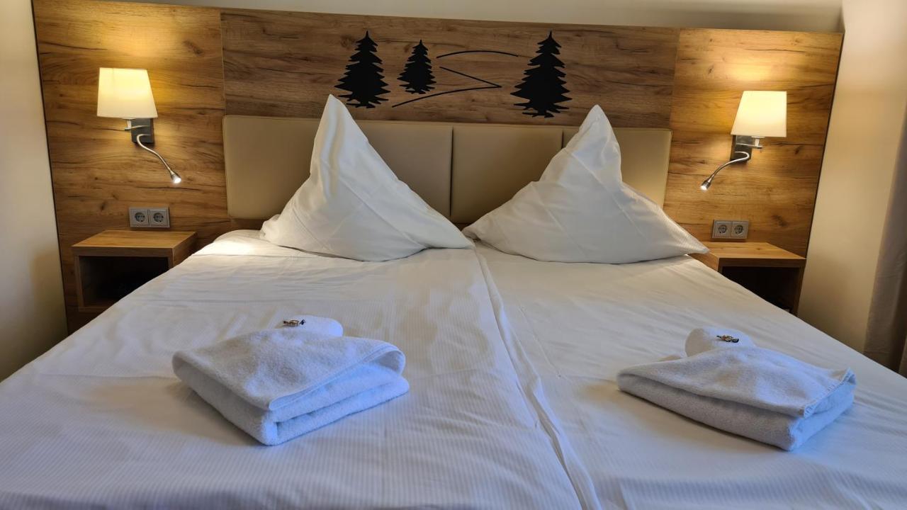 Hotel Am Wald B&B มิเคนดอร์ฟ ภายนอก รูปภาพ